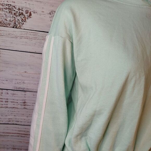 Womans Pullover Short Cut Hoddie with Drawstring - Picture 8 of 11